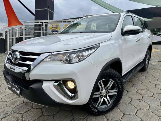 TOYOTA HILUX SW4 2.7 SRV 7 LUGARES 4X2 16V FLEX 4P AUTOMÁTICO